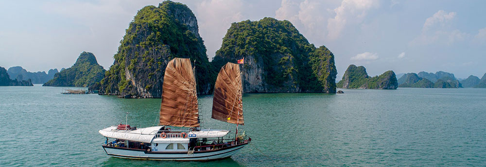 L’Amour Junk, Halong Bay Cruise in Vietnam