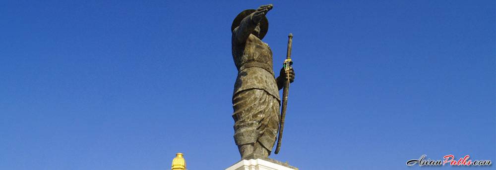 King Anouvong Statue | Vientiane