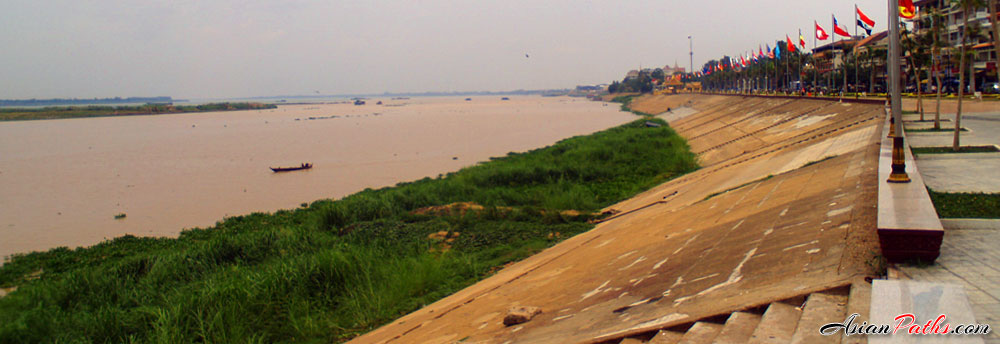 Tonle Sap River | Connects Tonlé Sap lake with the Mekong River | Phnom Penh